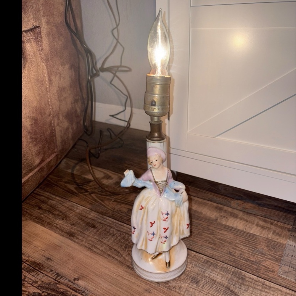 Antique WWII Occupied Japan Colonial Lady Porcelain Figurine Lamp Vintage EUC - Picture 5 of 16